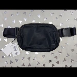 NWT Lululemon Everywhere Belt Bag Black